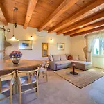 Steinvilla Margaret Mit Pool Und Besonderem Flair By Interhome Garica