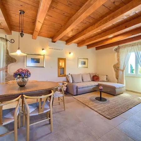 Steinvilla Margaret Mit Pool Und Besonderem Flair By Interhome Garica