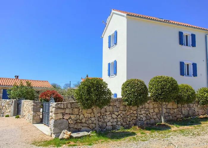 Steinvilla Margaret Mit Pool Und Besonderem Flair By Interhome בית נופש Garica
