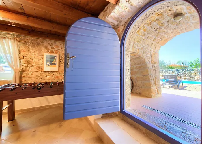 Steinvilla Margaret Mit Pool Und Besonderem Flair By Interhome *