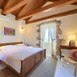 Semesterbostad Steinvilla Margaret Mit Pool Und Besonderem Flair By Interhome Garica