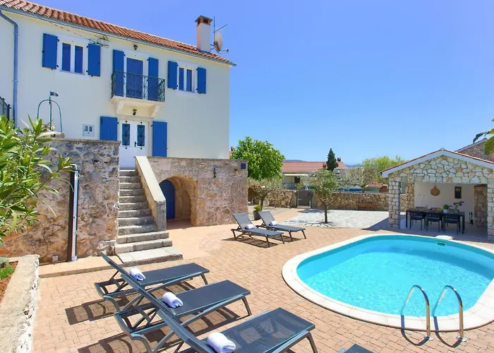 Steinvilla Margaret Mit Pool Und Besonderem Flair By Interhome * Garica