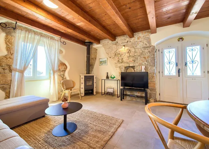 Holiday home Steinvilla Margaret Mit Pool Und Besonderem Flair By Interhome