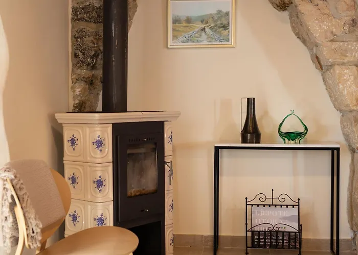 Steinvilla Margaret Mit Pool Und Besonderem Flair By Interhome *