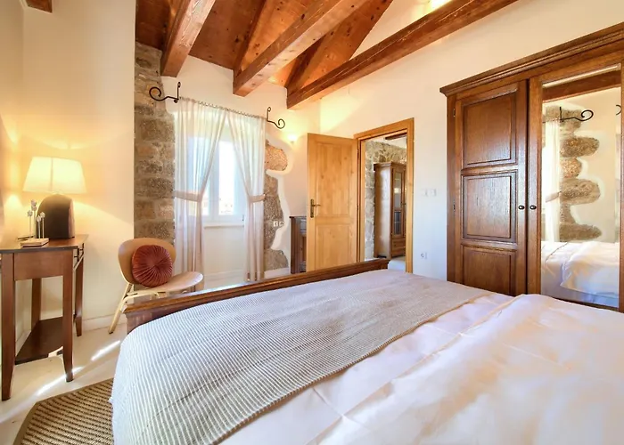 Holiday home Steinvilla Margaret Mit Pool Und Besonderem Flair By Interhome Garica