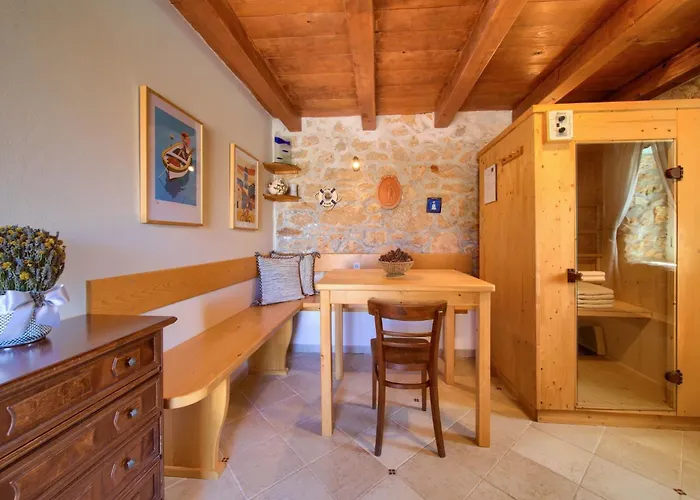 Holiday home Steinvilla Margaret Mit Pool Und Besonderem Flair By Interhome Garica