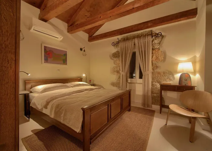 Steinvilla Margaret Mit Pool Und Besonderem Flair By Interhome Garica