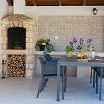 Steinvilla Margaret Mit Pool Und Besonderem Flair By Interhome Vikendica *