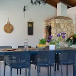 Vikendica Steinvilla Margaret Mit Pool Und Besonderem Flair By Interhome Garica