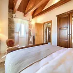 Vikendica Steinvilla Margaret Mit Pool Und Besonderem Flair By Interhome Garica