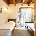 Steinvilla Margaret Mit Pool Und Besonderem Flair By Interhome Vikendica *