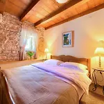 Steinvilla Margaret Mit Pool Und Besonderem Flair By Interhome Vikendica