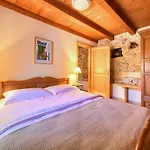 Vikendica Steinvilla Margaret Mit Pool Und Besonderem Flair By Interhome