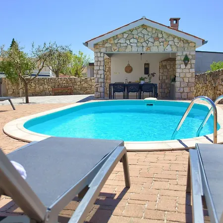 Steinvilla Margaret Mit Pool Und Besonderem Flair By Interhome