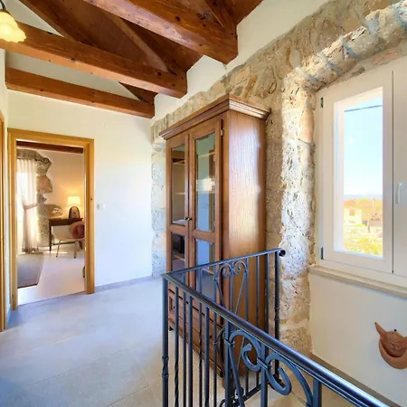 Steinvilla Margaret Mit Pool Und Besonderem Flair By Interhome Casa de Férias Garica