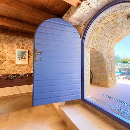 Steinvilla Margaret Mit Pool Und Besonderem Flair By Interhome *