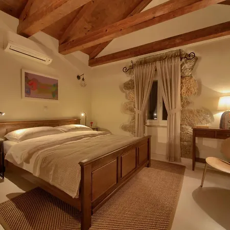 Steinvilla Margaret Mit Pool Und Besonderem Flair By Interhome Garica